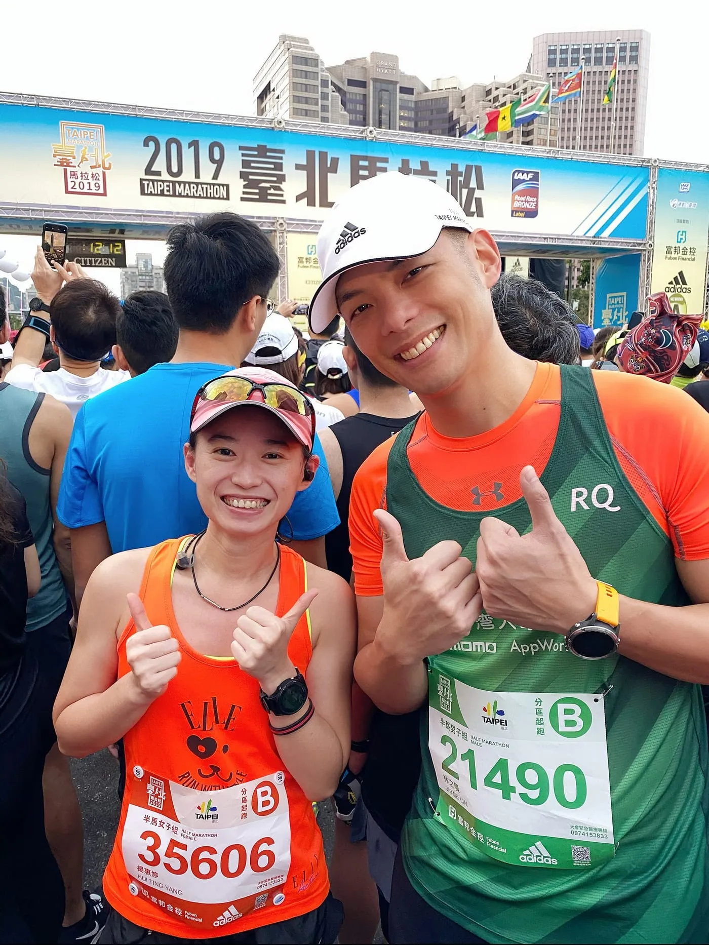 在起跑前遇到美美的粉絲要求合照