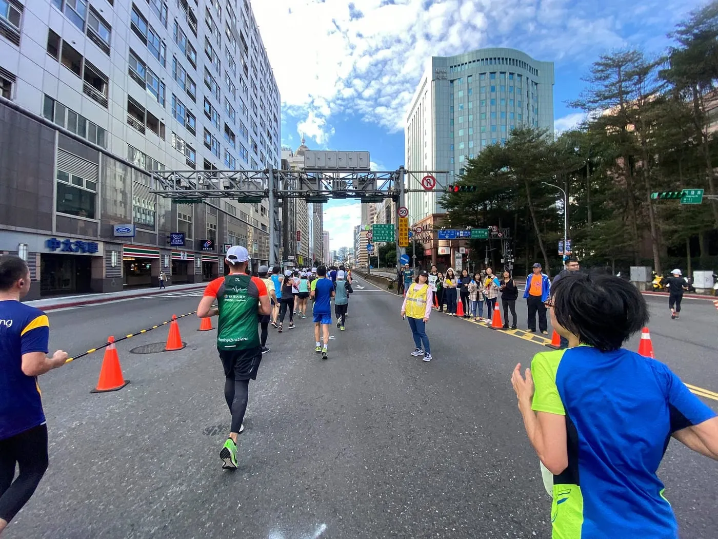 基隆路地下道前